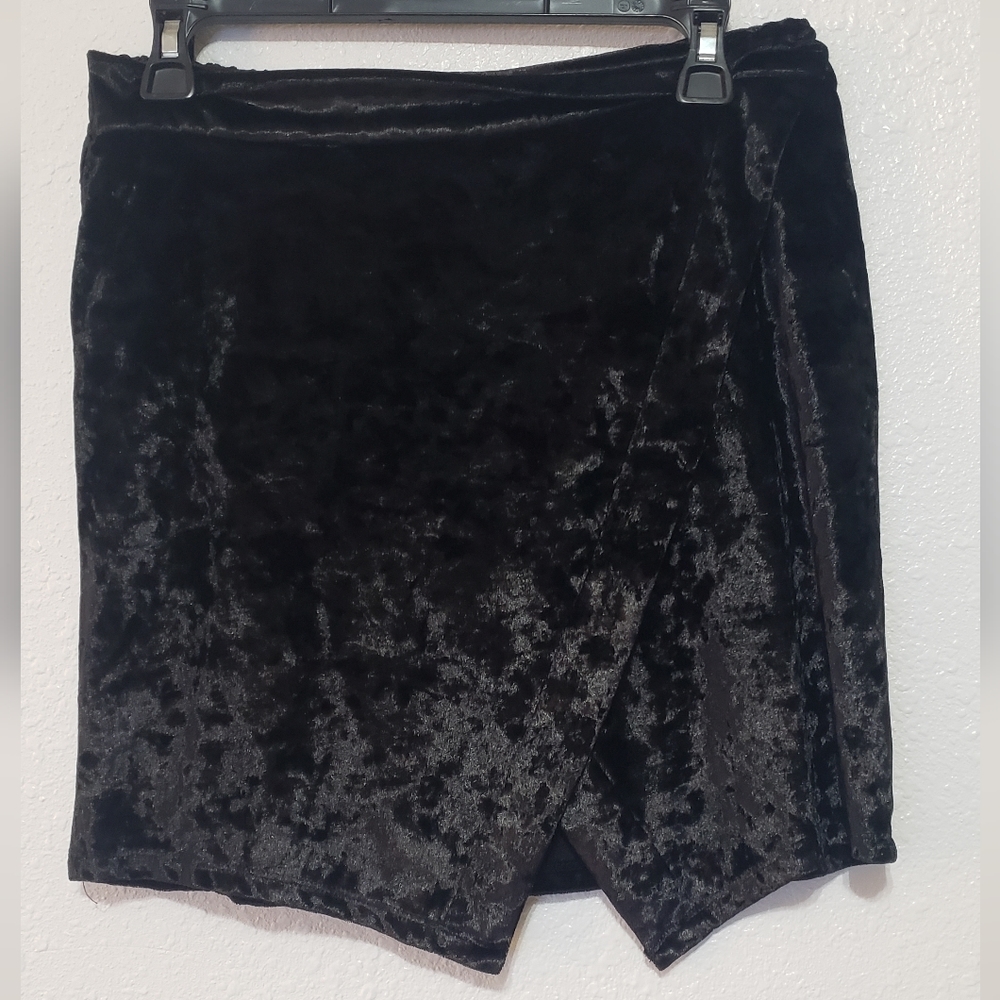 Grade & Gather, Velvet black mini skirt with slit, size L